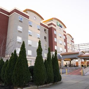 Holiday Inn Express Maspeth By Ihg